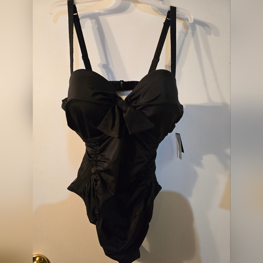 Torrid slimming bathing suit size 1 NWT